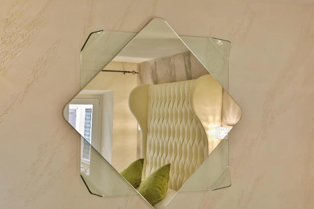 Grottini Luxury Suites ~ Pantheon Roma 0*,  Itália