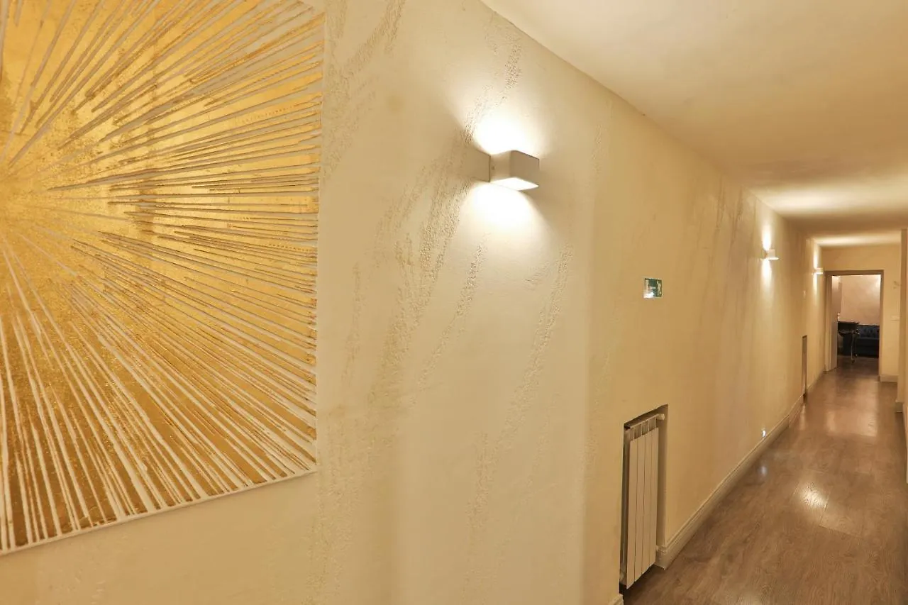 Grottini Luxury Suites ~ Pantheon Roma 0*,