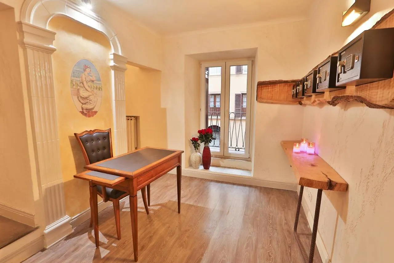 Grottini Luxury Suites ~ Pantheon Roma Italia